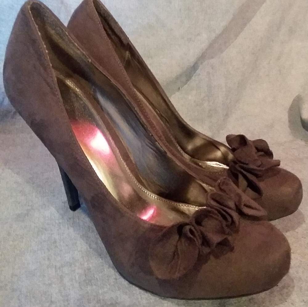 Dark grey faux leather pumps